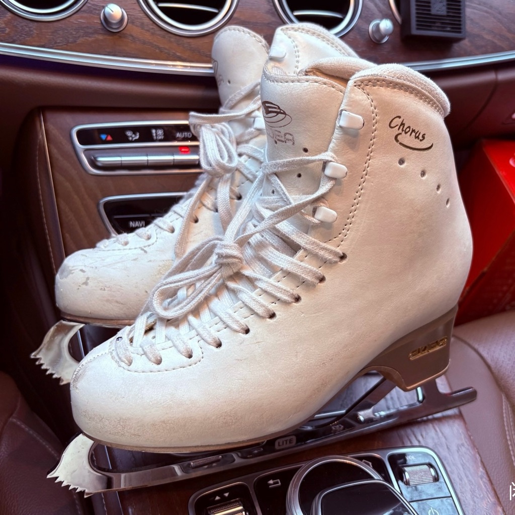 Edea Chorus 225c White Figure Ice Skates With Mk Professional Lite Blades